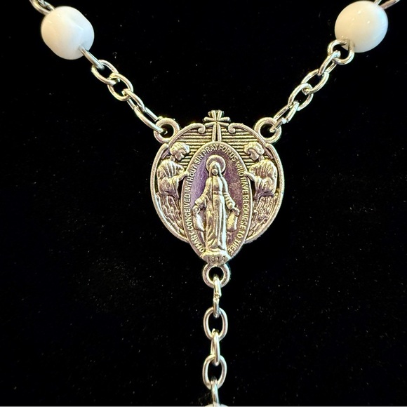 White Adoration of the Blessed Virgin Mary Prayer Rosary - Picture 3 of 4